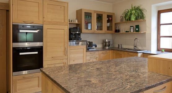 Die besten Materialien für eine langlebige und pflegeleichte Küche